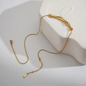 JUALIVA Sculpted Curve Bar Necklace – Minimal Gold Adjustable Statement Chain