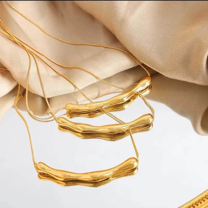 JUALIVA Sculpted Curve Bar Necklace – Minimal Gold Adjustable Statement Chain