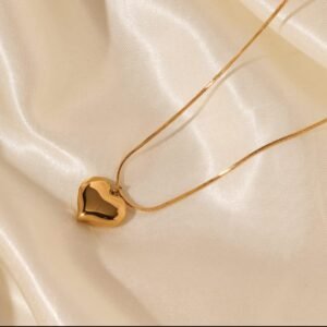 JUALIVA Golden Embrace Heart Pendant Necklace – Minimal Luxe Gold Chain