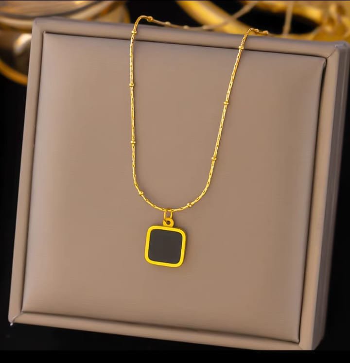 JUALIVA Midnight Square Black Pendant Necklace – Modern Minimal Gold Chain