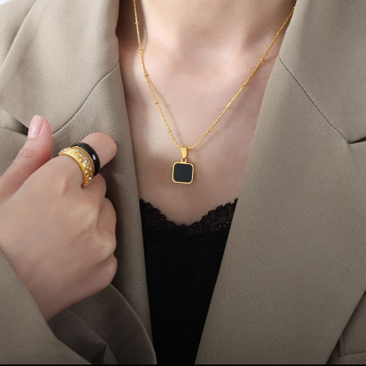 JUALIVA Midnight Square Black Pendant Necklace – Modern Minimal Gold Chain