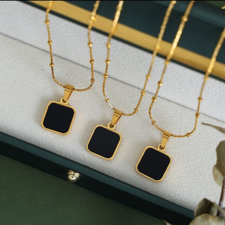 JUALIVA Midnight Square Black Pendant Necklace – Modern Minimal Gold Chain