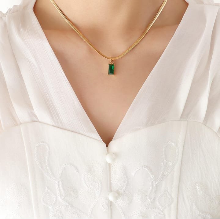 JUALIVA Emerald Aura Green Stone Pendant Necklace – Elegant Gold Finish Chain