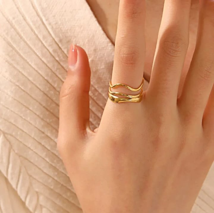 JUALIVA Flowing Wave Gold Ring – Minimal Layered Adjustable Statement Ring