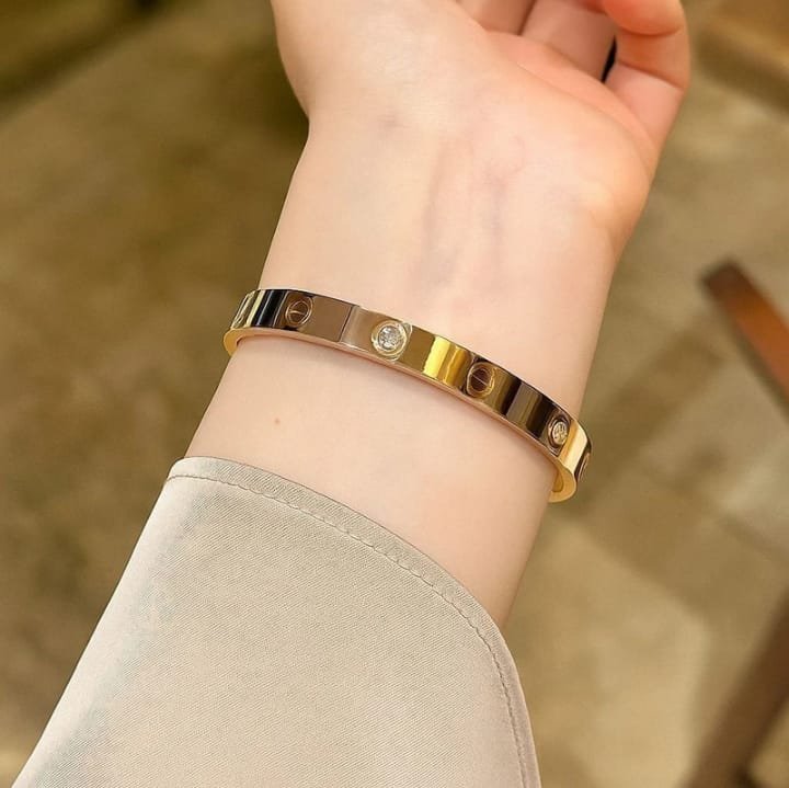 JUALIVA Classic Love Screw Bangle – Gold Finish with Crystal Accents