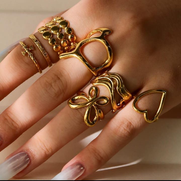 JUALIVA SculptaFlow Abstract Gold Ring – Adjustable Organic Statement Ring for Women