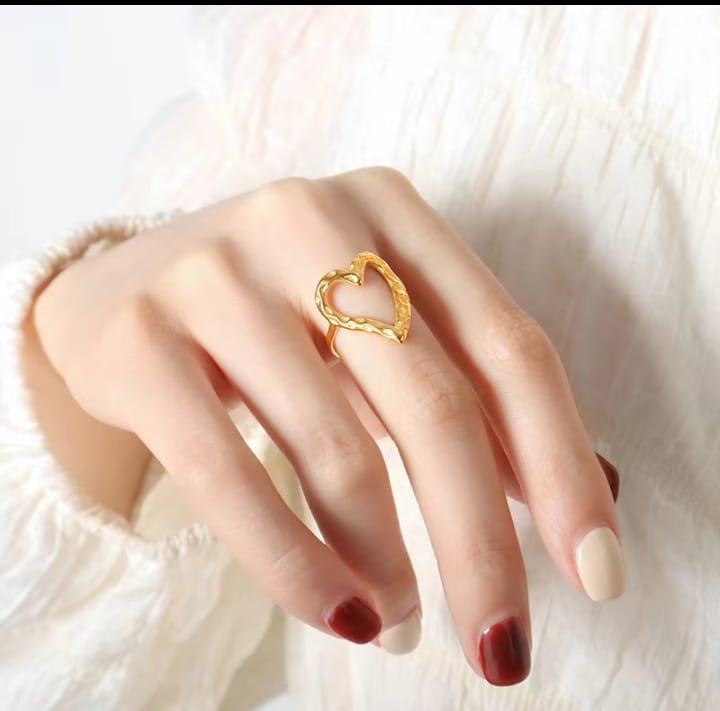 JUALIVA Melted Heart Abstract Gold Ring – Modern Open Heart Statement Ring for Women