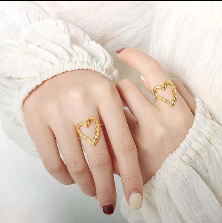 JUALIVA Melted Heart Abstract Gold Ring – Modern Open Heart Statement Ring for Women