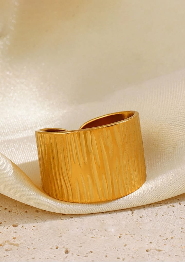 JUALIVA Luxe Textured Wide Gold Ring – Adjustable Stainless Steel Statement Band