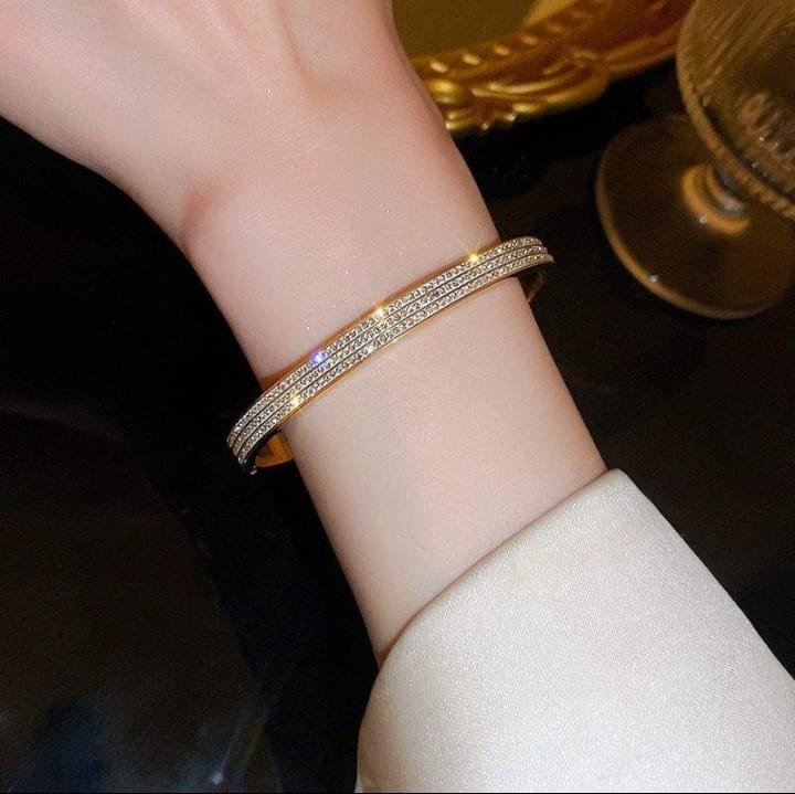 JUALIVA Radiant Crystal Gold Bangle