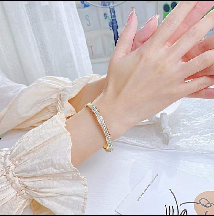 JUALIVA Radiant Crystal Gold Bangle