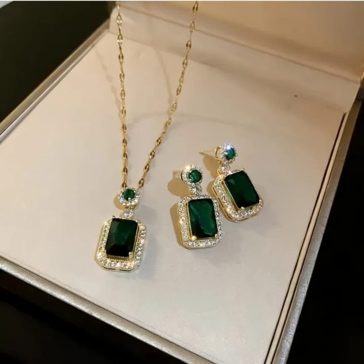 JUALIVA Alloy Gold-Plated Green, Gold Jewellery Set
