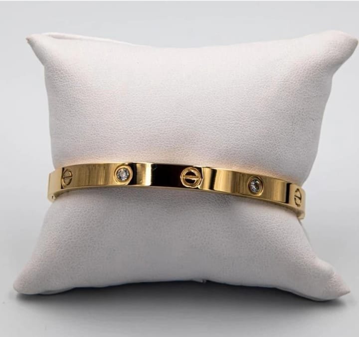 JUALIVA Classic Love Screw Bangle – Gold Finish with Crystal Accents