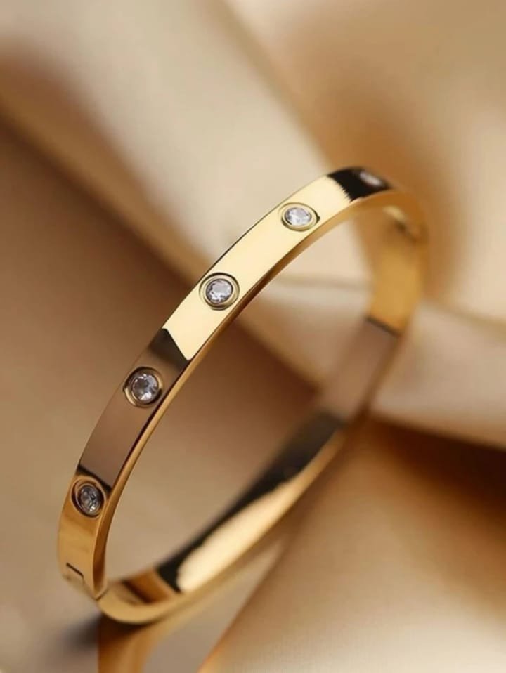 JUALIVA Classic Love Screw Bangle – Gold Finish with Crystal Accents