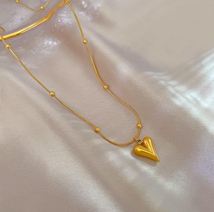 JUALIVA Anti-Tarnish Golden Heart Pendant Necklace (Minimal Everyday Luxury)