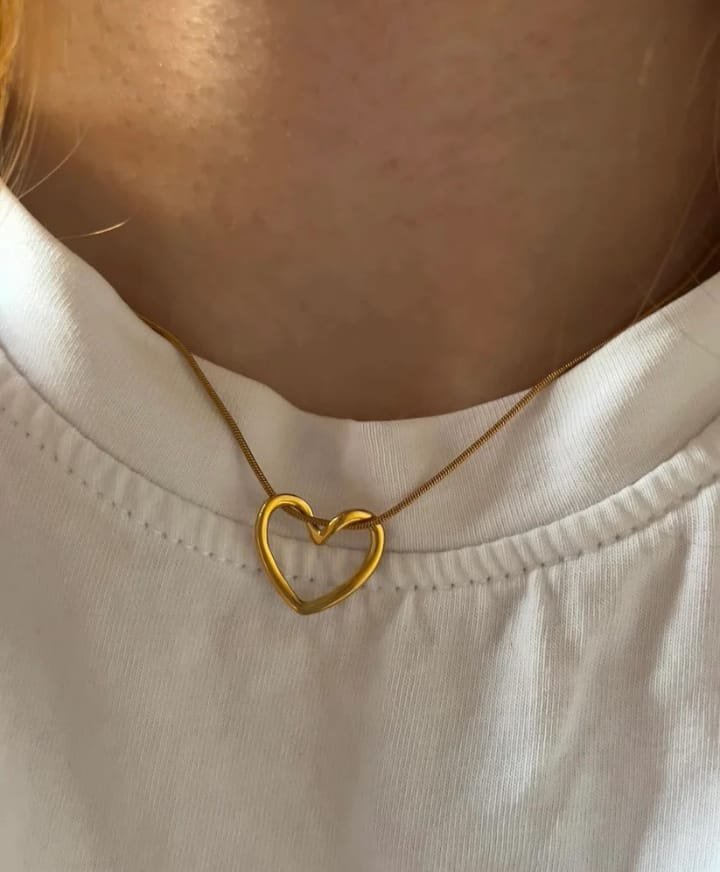 JUALIVA Anti-Tarnish Open Heart Gold Necklace (Minimal Everyday Wear)