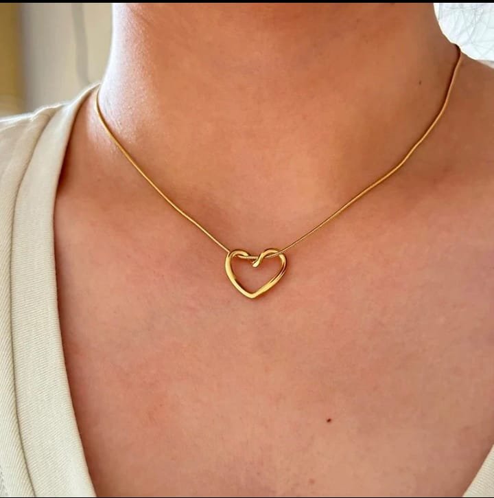 JUALIVA Anti-Tarnish Open Heart Gold Necklace (Minimal Everyday Wear)
