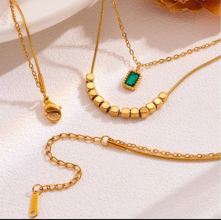 JUALIVA Emerald Accent Layered Gold Necklace – Modern Minimal Beaded Chain Jewellery